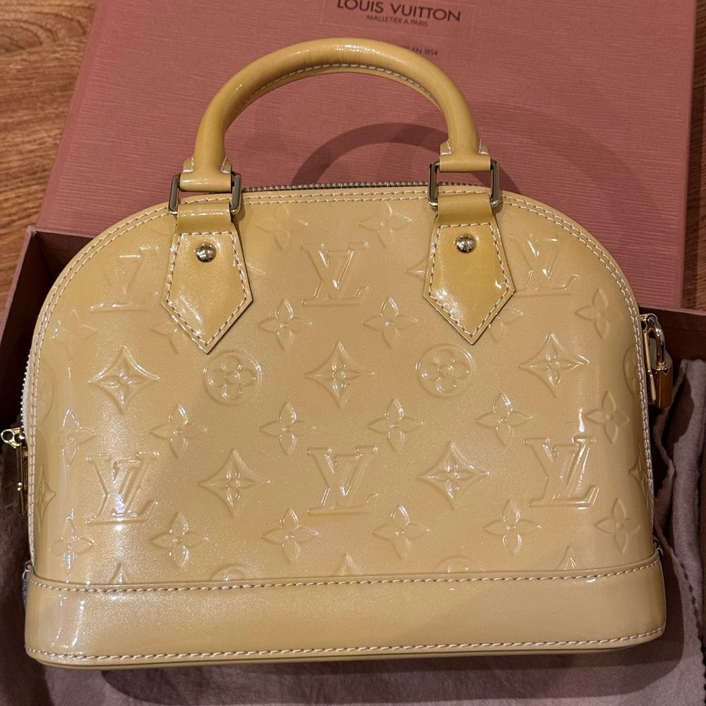 SOLD 🚨 LV Alma BB - NOT INCLUDING LV BAG CHARM - Picture 4 of 13